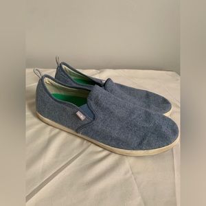 Mens Sanuk size 11.5
